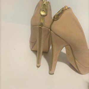 Beige/Tan Pumps